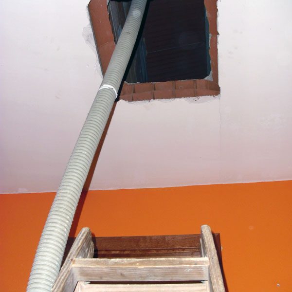 Acceso para insuflado de celulosa