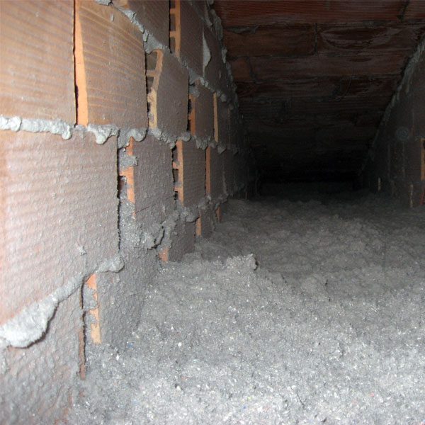 Detalle del proceso de aislamiento térmico de cubierta por exterior